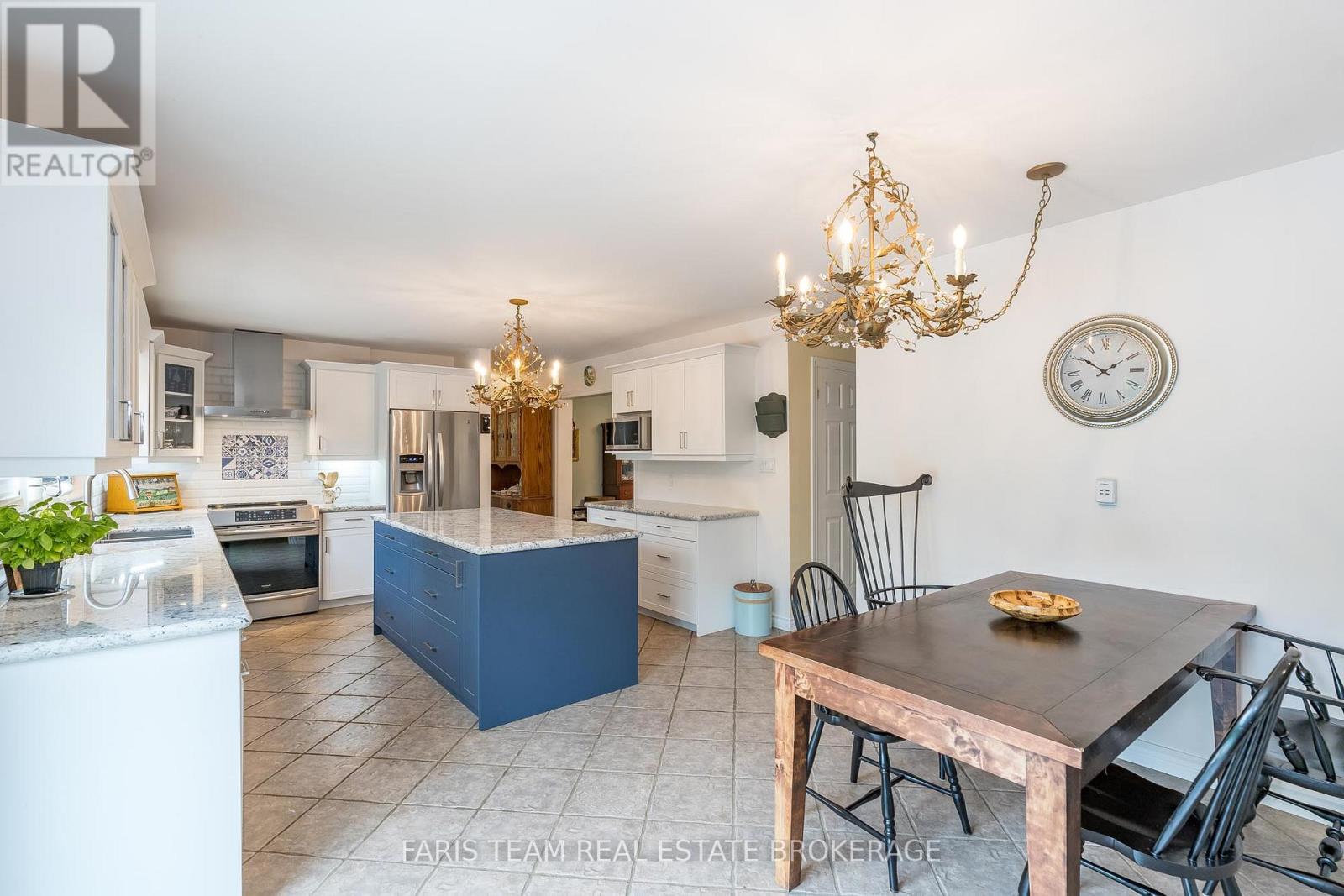 32 Cairns Boulevard, Springwater, Ontario  L9X 0N8 - Photo 4 - S13176862