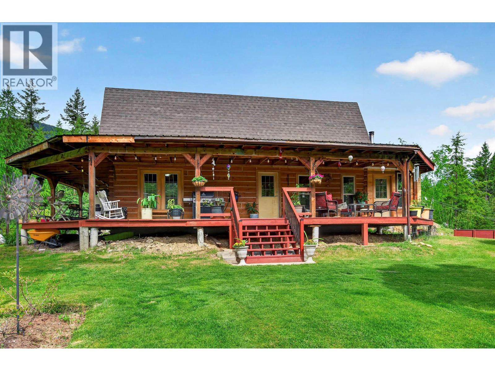2236 Yellowhead Highway, Clearwater, British Columbia  V0E 1N1 - Photo 2 - 10388869