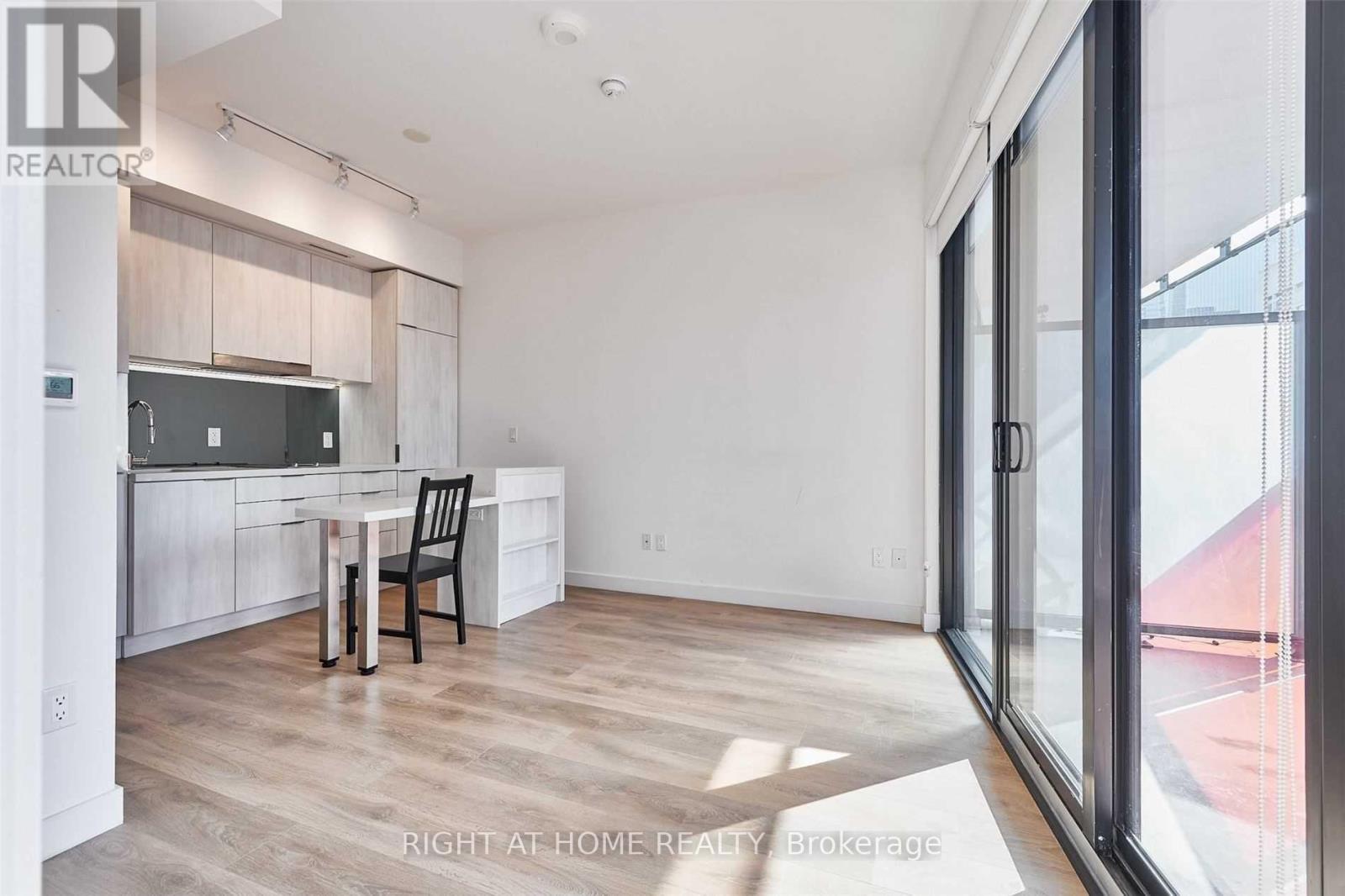 1716 - 215 Queen Street W, Toronto, Ontario  M5V 0P5 - Photo 2 - C13032446