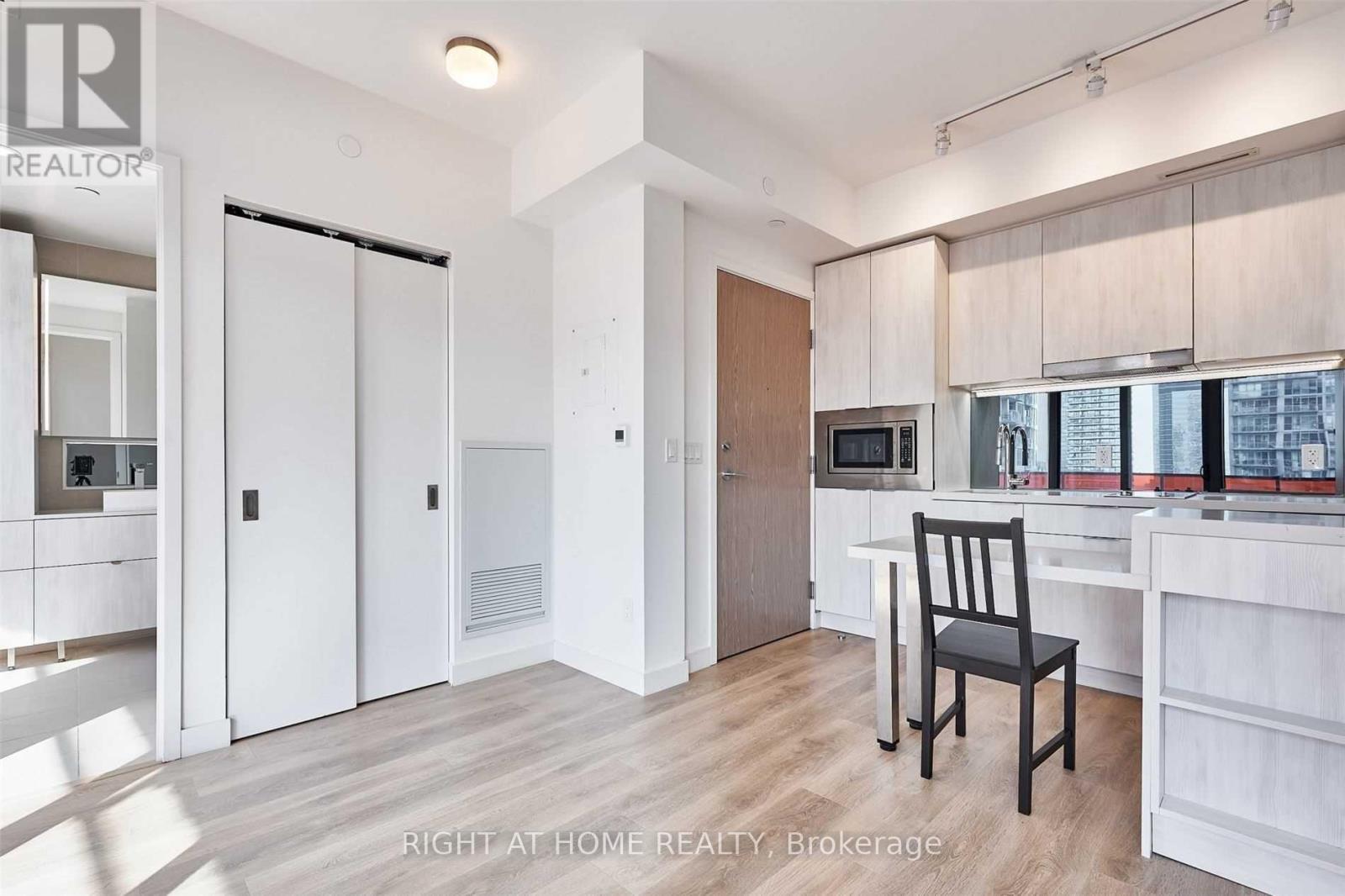 1716 - 215 Queen Street W, Toronto, Ontario  M5V 0P5 - Photo 5 - C13032446