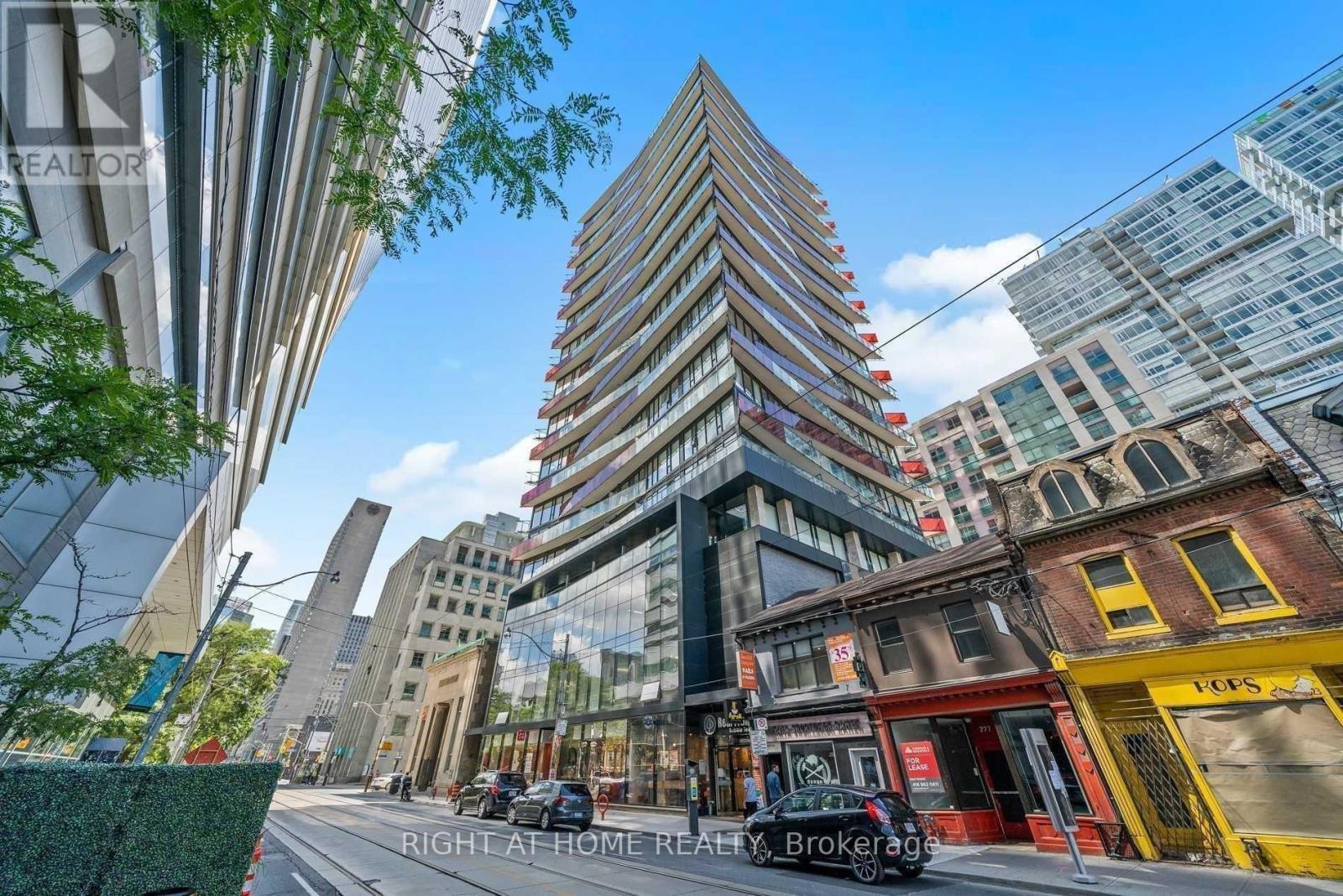 1716 - 215 QUEEN STREET W, Toronto, Ontario