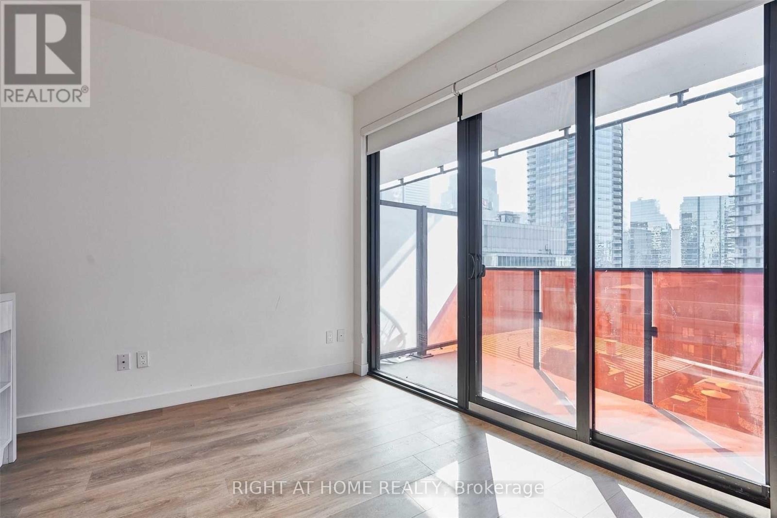 1716 - 215 Queen Street W, Toronto, Ontario  M5V 0P5 - Photo 4 - C13032446