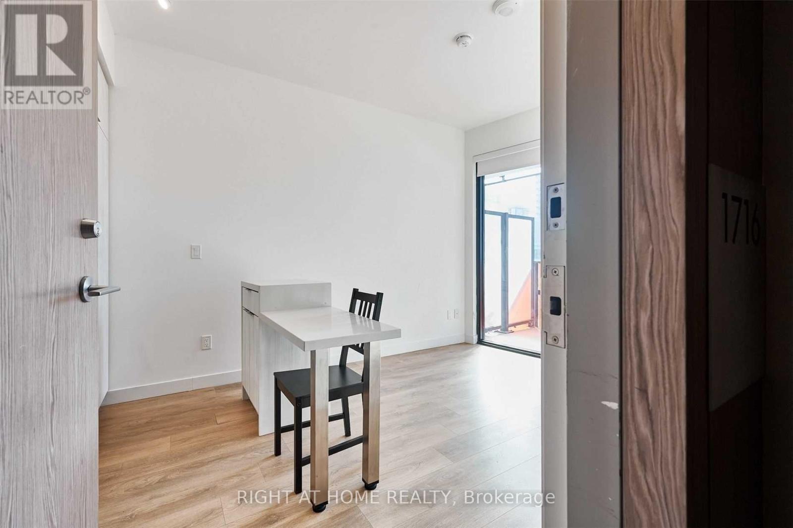 1716 - 215 Queen Street W, Toronto, Ontario  M5V 0P5 - Photo 3 - C13032446