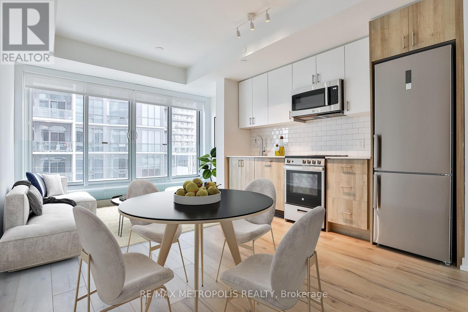 412 - 1195 The Queensway, Toronto, Ontario  M8Z 0H1 - Photo 2 - W13176822