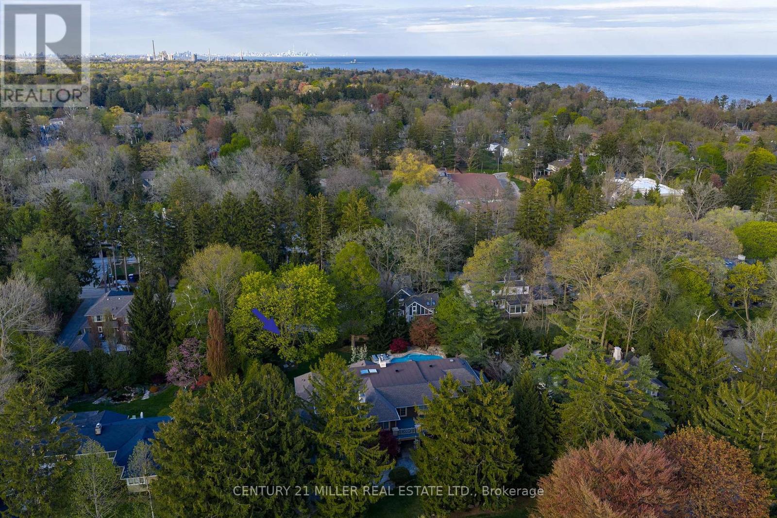 155 Gloucester Avenue, Oakville, Ontario  L6J 3W3 - Photo 3 - W13176888