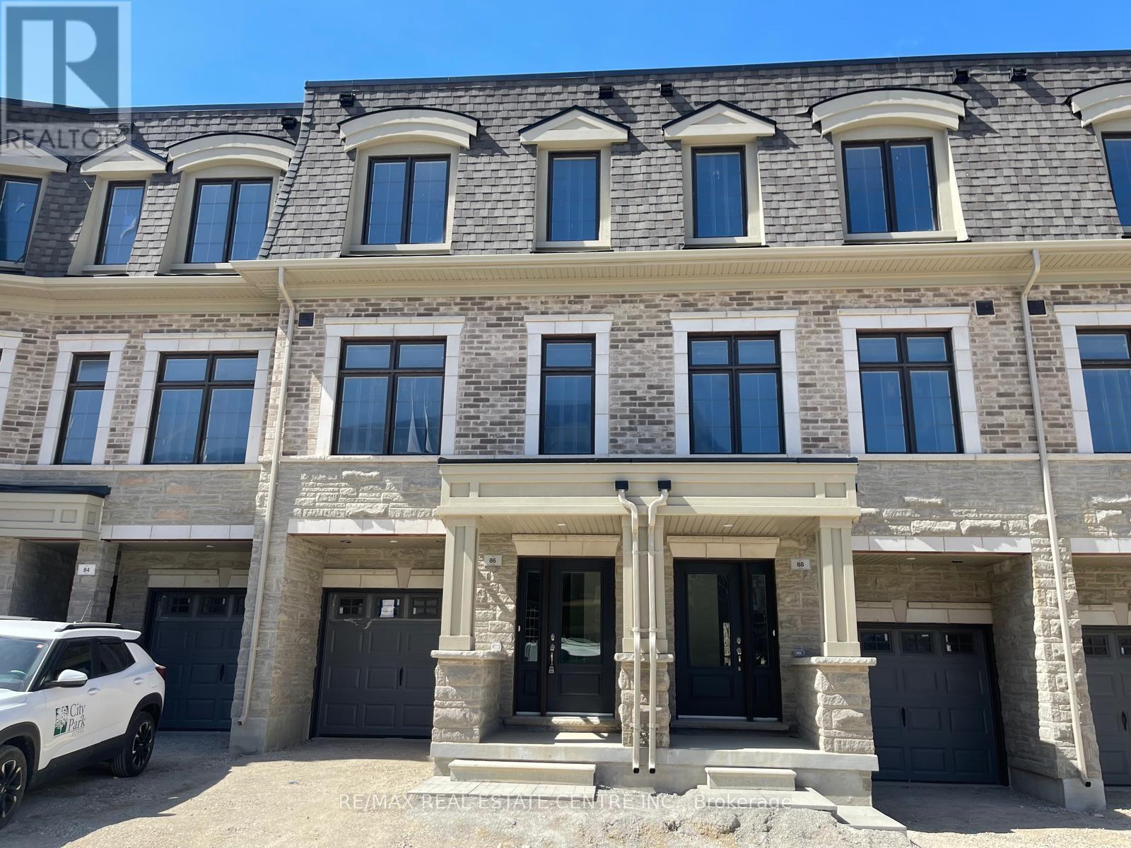86 SALINA STREET, Mississauga, Ontario