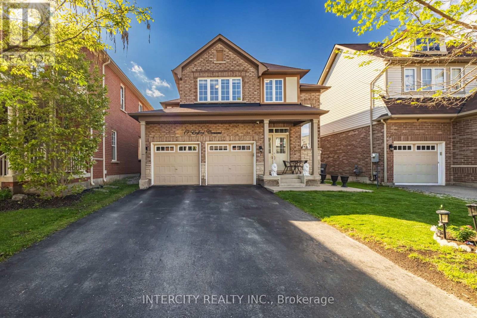 19 Enford Crescent, Brampton, Ontario  L7A 4C8 - Photo 2 - W13177014