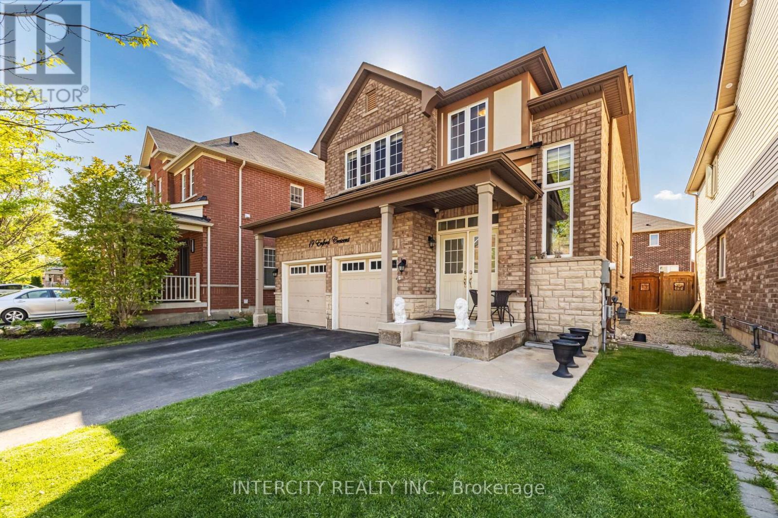 19 Enford Crescent, Brampton, Ontario  L7A 4C8 - Photo 3 - W13177014