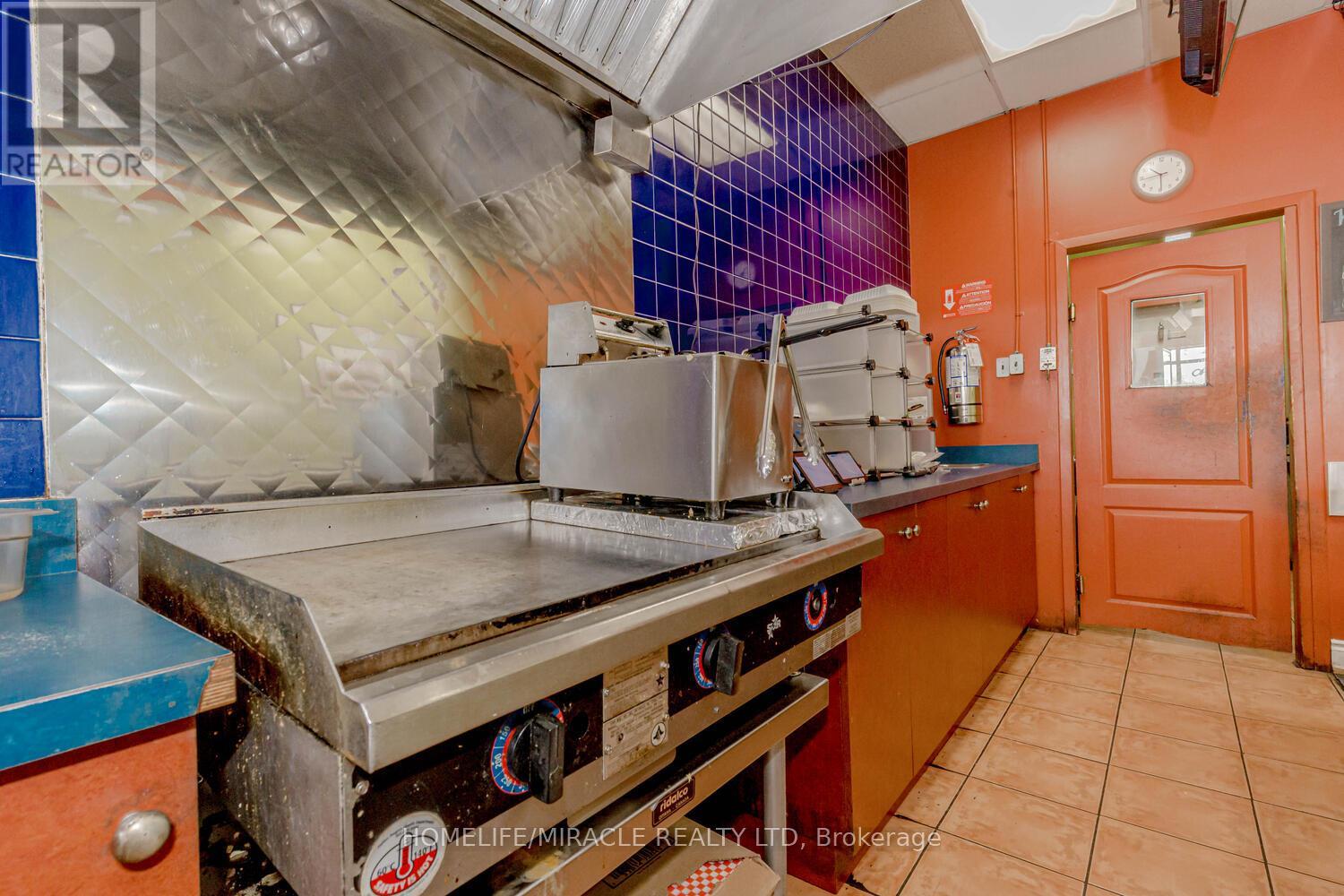 1c - 1035 Brant Street, Burlington, Ontario  L7R 4X6 - Photo 18 - W13177054