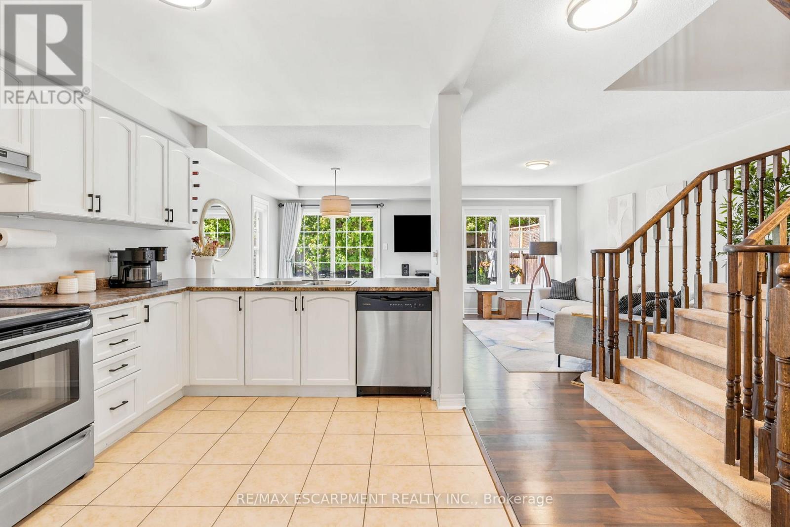 49 Blue Sky Trail, Hamilton, Ontario  L7L 1Z7 - Photo 6 - X13176802