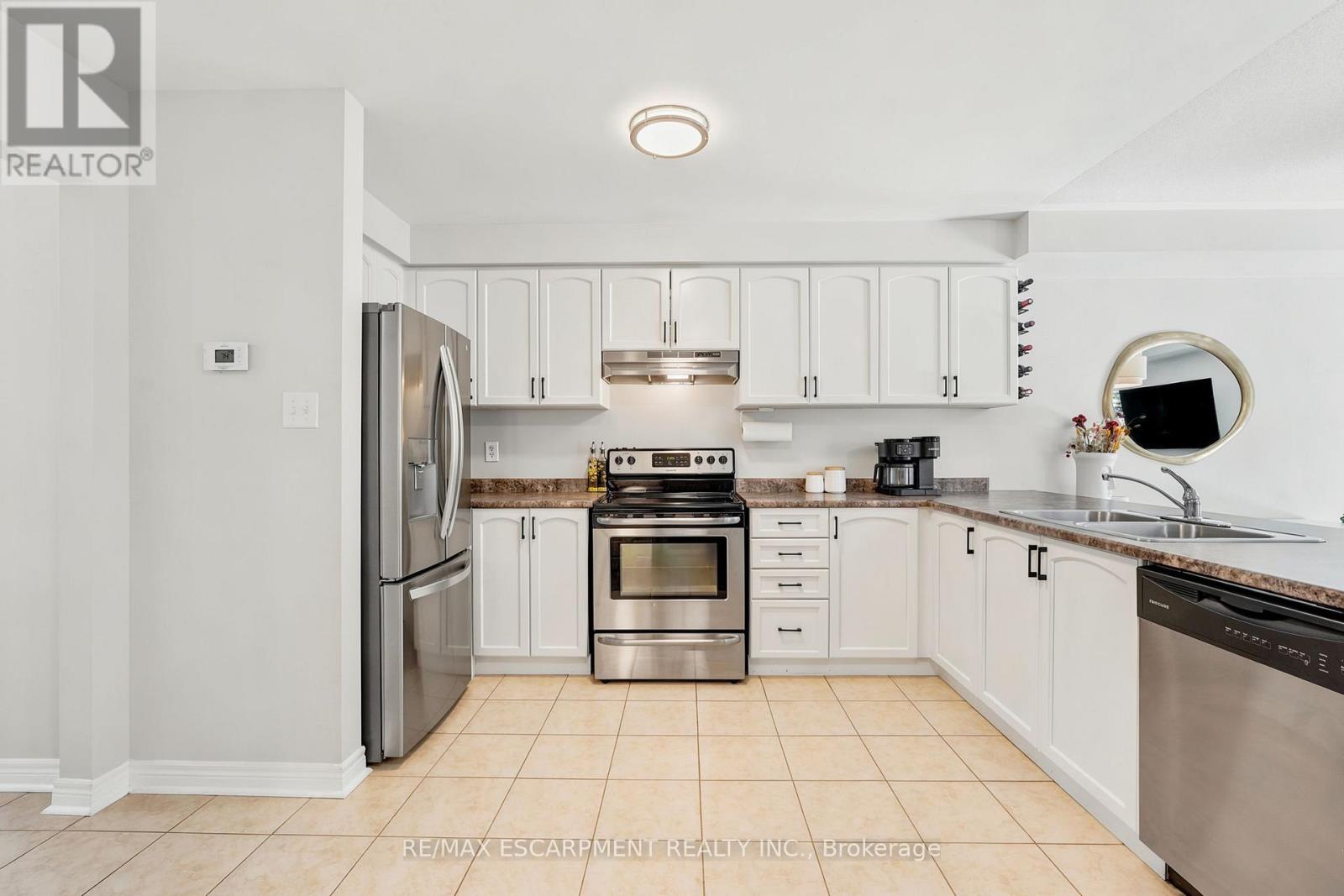 49 Blue Sky Trail, Hamilton, Ontario  L7L 1Z7 - Photo 8 - X13176802