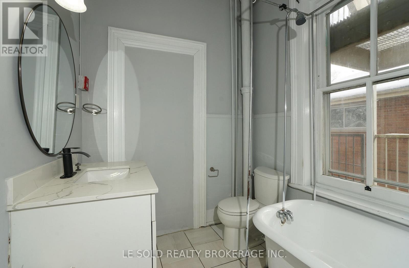 Unit 5 - 53 Mcclary Avenue, London South, Ontario  N6C 1P6 - Photo 2 - X13176864