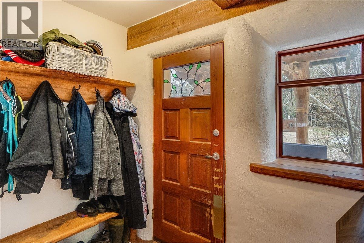 3918 Passmore Upper Road, Passmore, British Columbia  V0G 2J0 - Photo 3 - 10388802