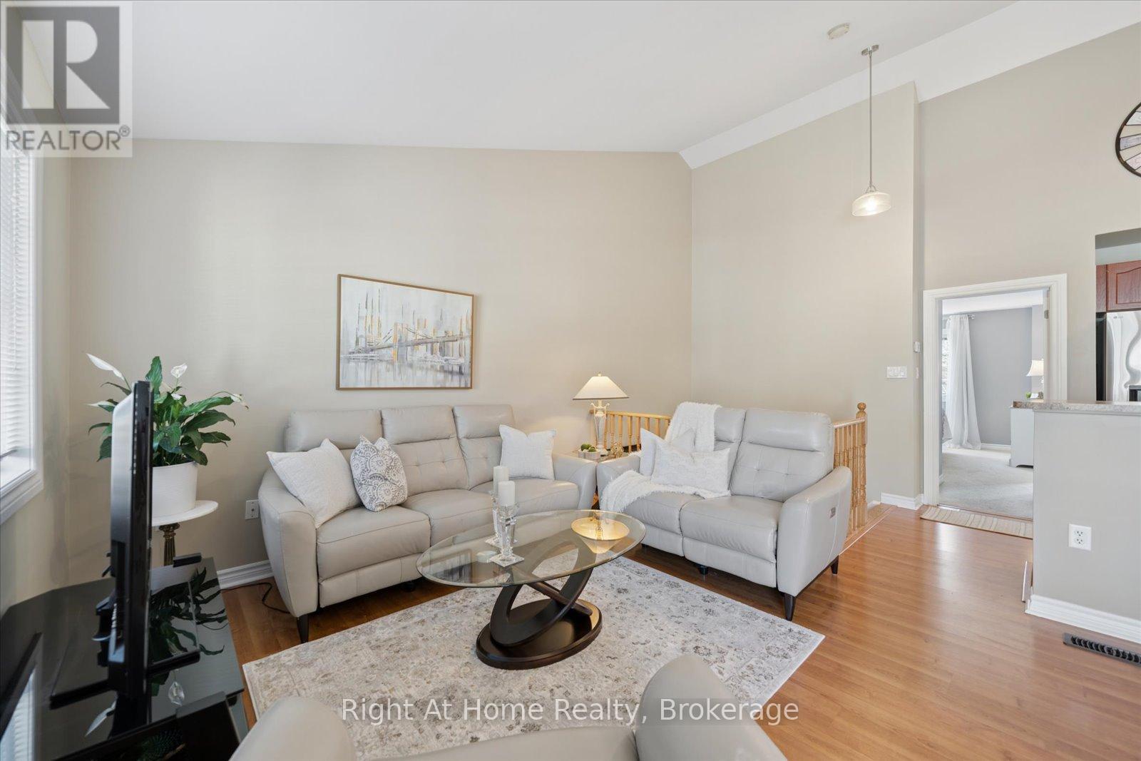 17 Wicker Park Way, Whitby, Ontario  L1R 0C8 - Photo 6 - E13177112
