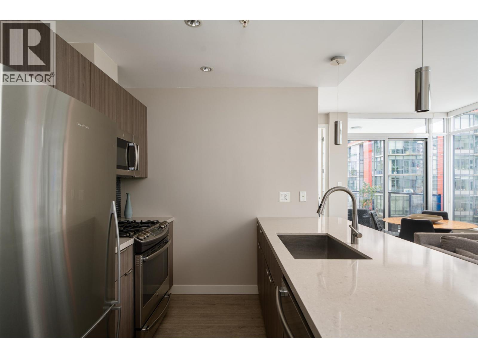 605 1788 Ontario Street, Vancouver, British Columbia  V5T 0G3 - Photo 3 - R3128221