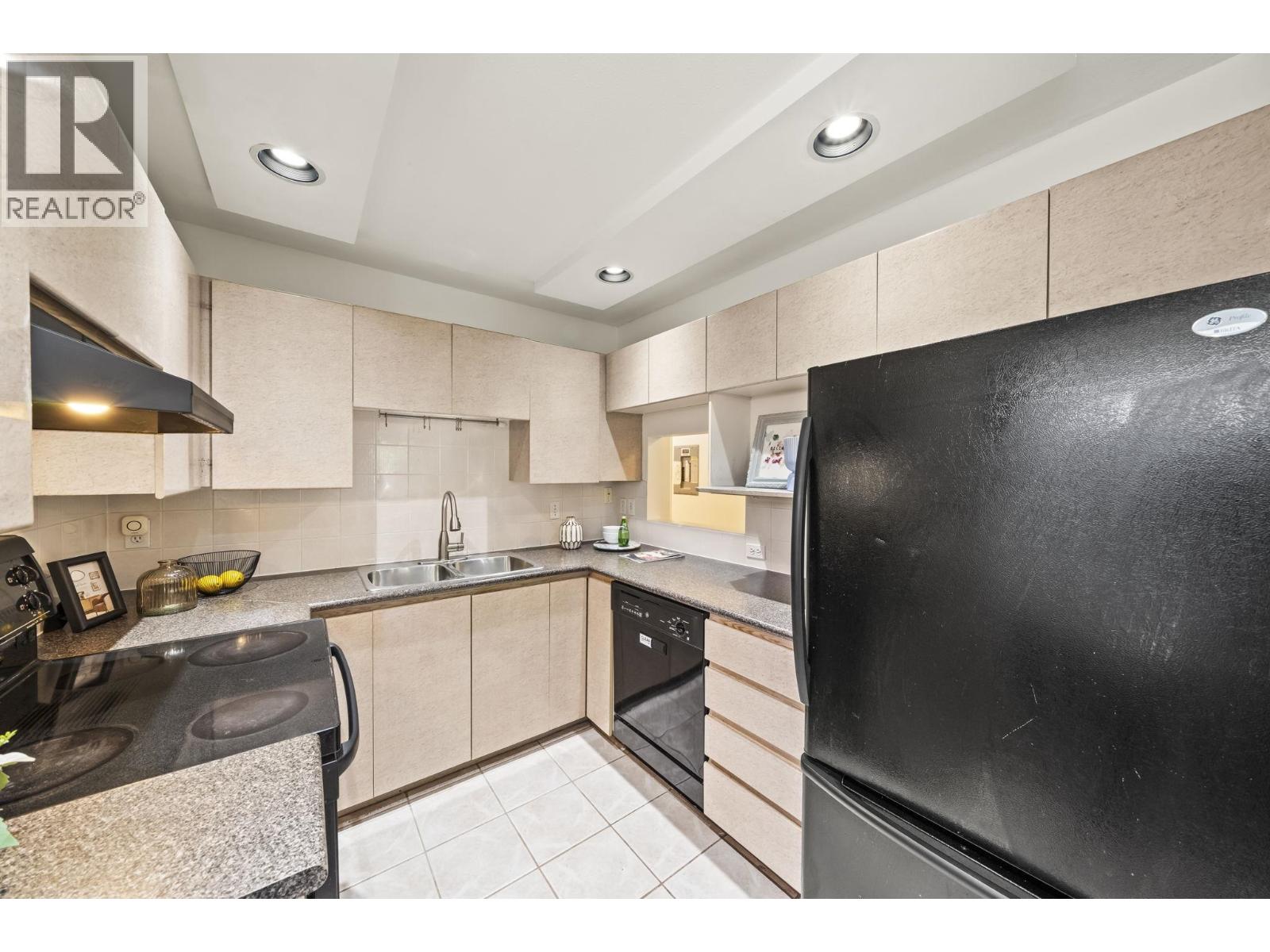 302 1406 W 73rd Avenue, Vancouver, British Columbia  V6P 3E8 - Photo 12 - R3128229