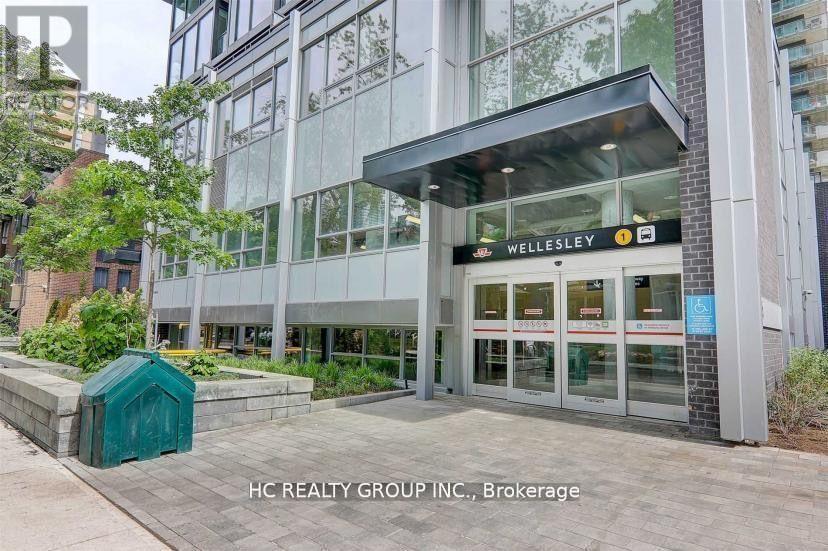 1701 - 17 Dundonald Street, Toronto, Ontario  M4Y 0E4 - Photo 3 - C13177086