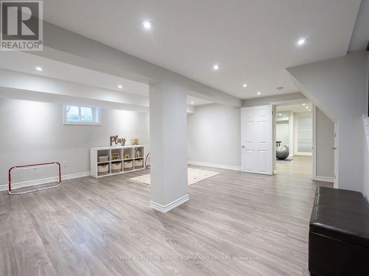 35 Bainbridge Avenue, Toronto, Ontario  M3H 2J8 - Photo 18 - C13177184