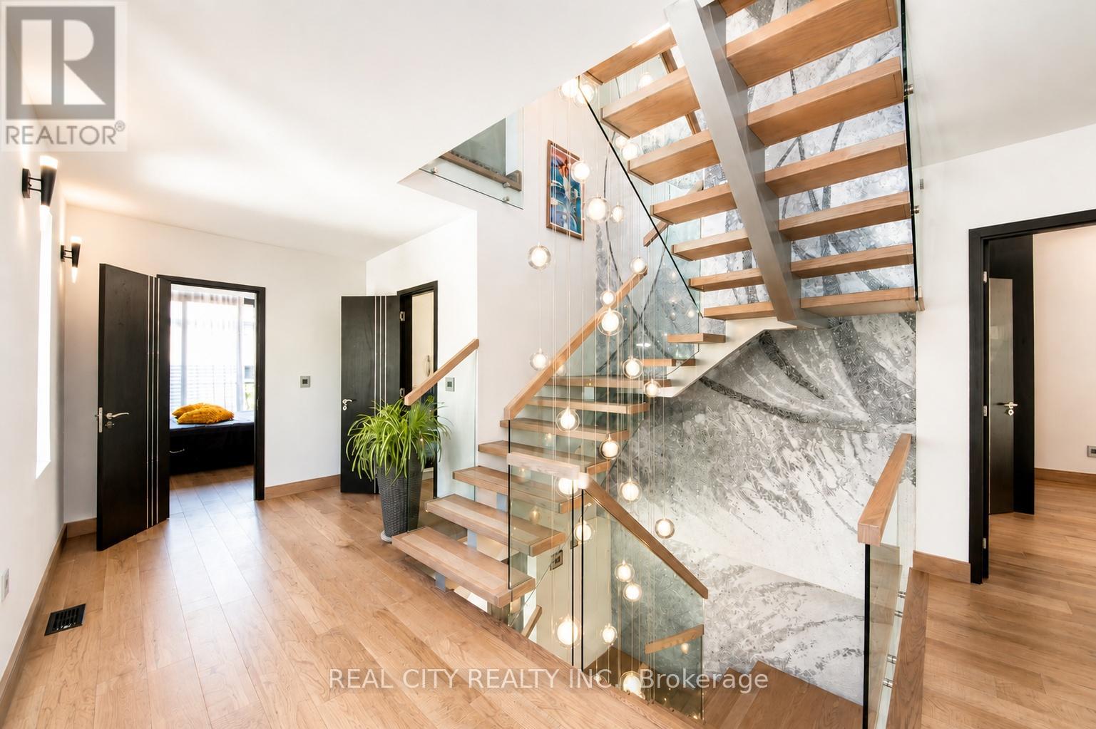 662 Byngmount Avenue, Mississauga, Ontario  L5G 1R4 - Photo 13 - W12786650