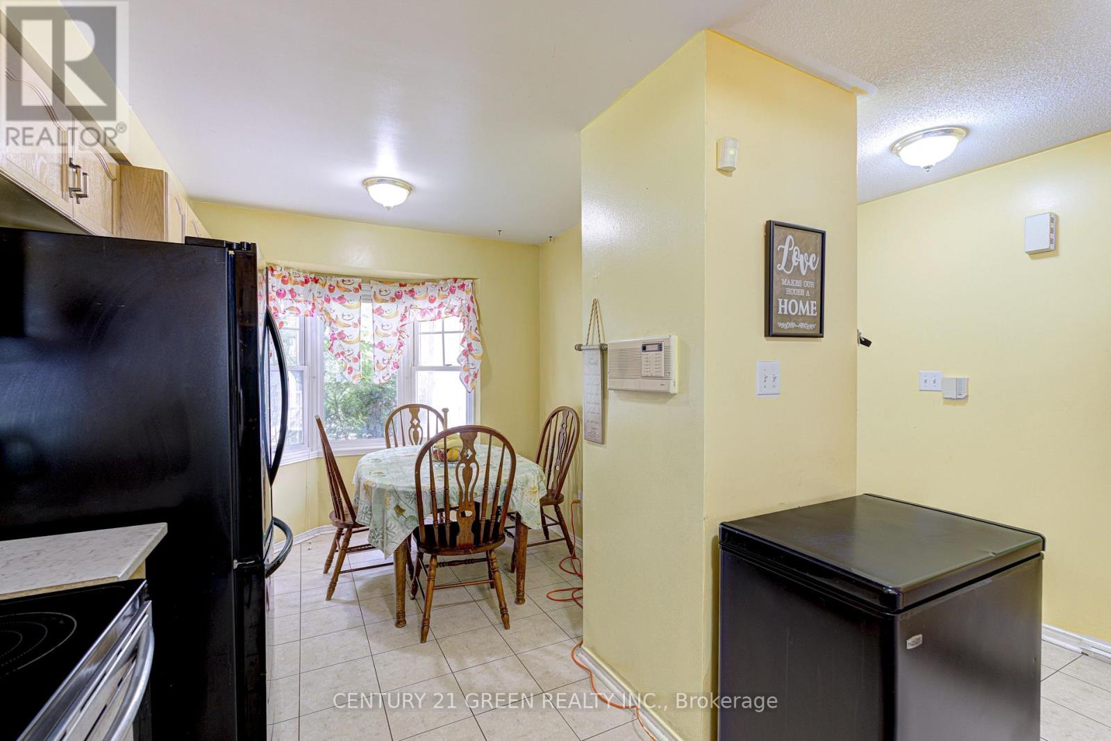 3 Desert Sand Drive, Brampton, Ontario  L6R 1P9 - Photo 10 - W13177156