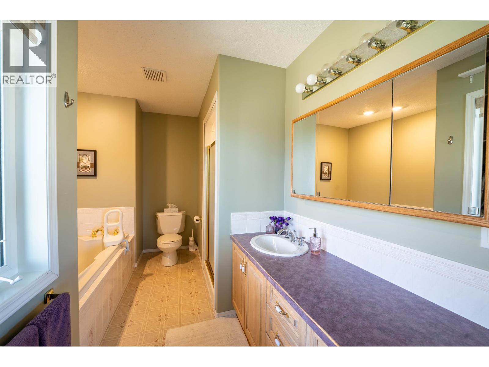 13499 Sunnyside Cove, Charlie Lake, British Columbia  V0C 1H0 - Photo 15 - R3128251