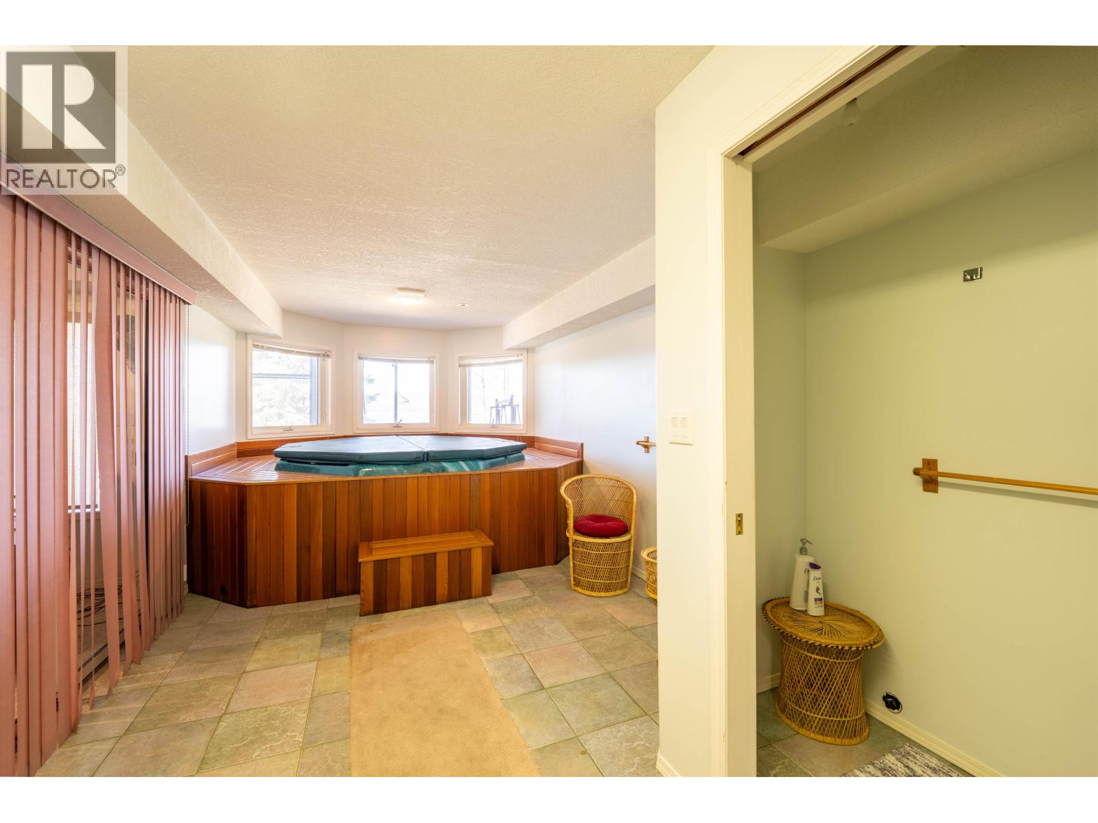 13499 Sunnyside Cove, Charlie Lake, British Columbia  V0C 1H0 - Photo 25 - R3128251