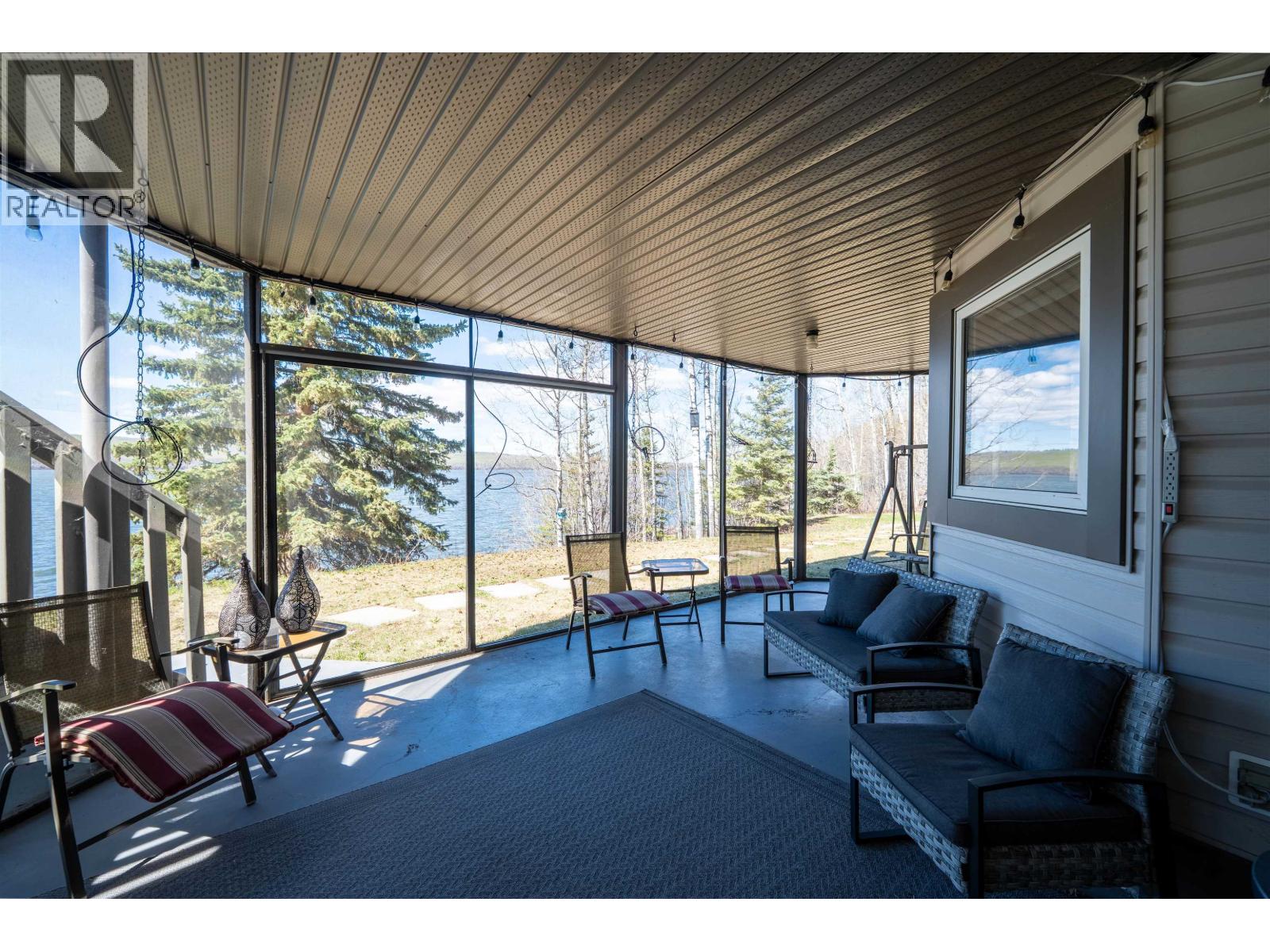 13499 Sunnyside Cove, Charlie Lake, British Columbia  V0C 1H0 - Photo 31 - R3128251