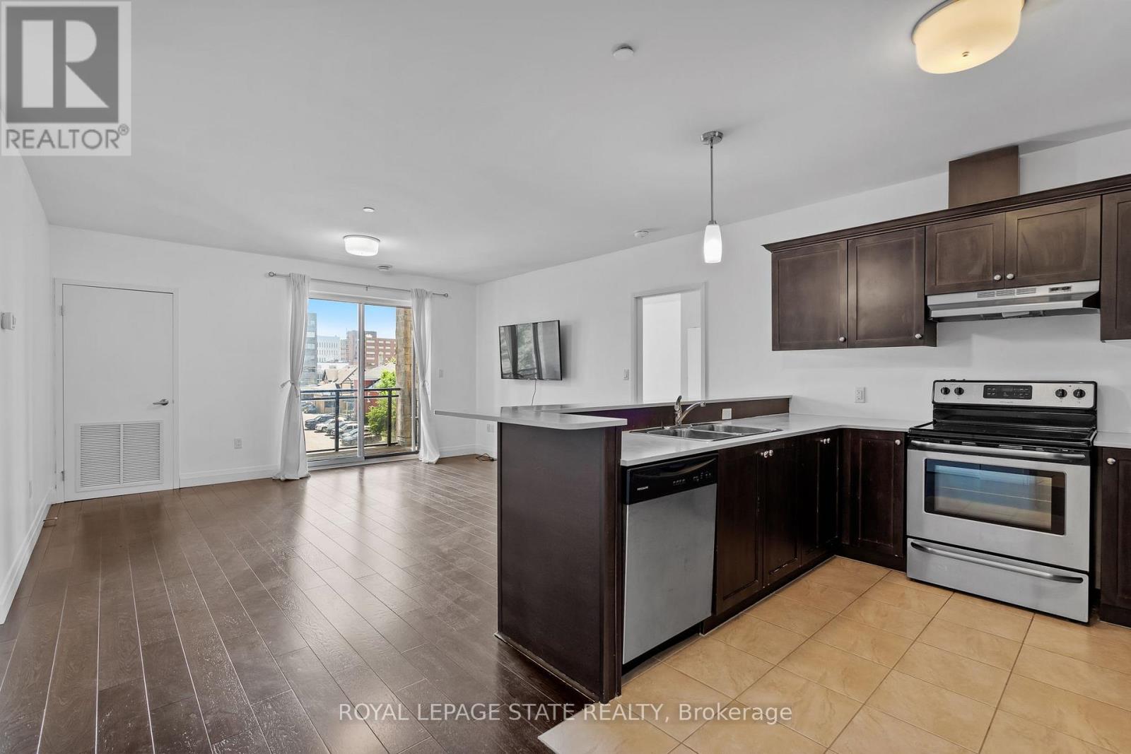 402 - 26 Wellington Street, St. Catharines, Ontario  L2R 6Y8 - Photo 6 - X13177202