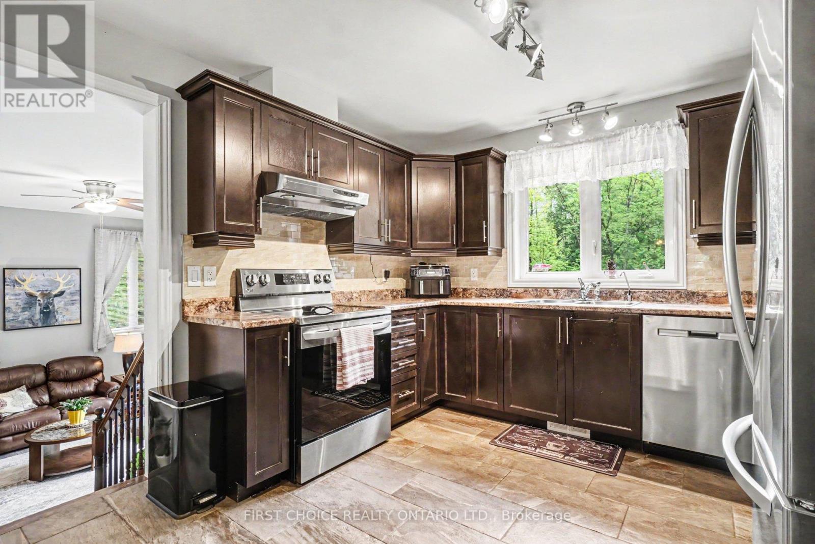 26 Hunter's Hollow, Clarence-Rockland, Ontario K4K 1K7 - Photo 3 - X13177260