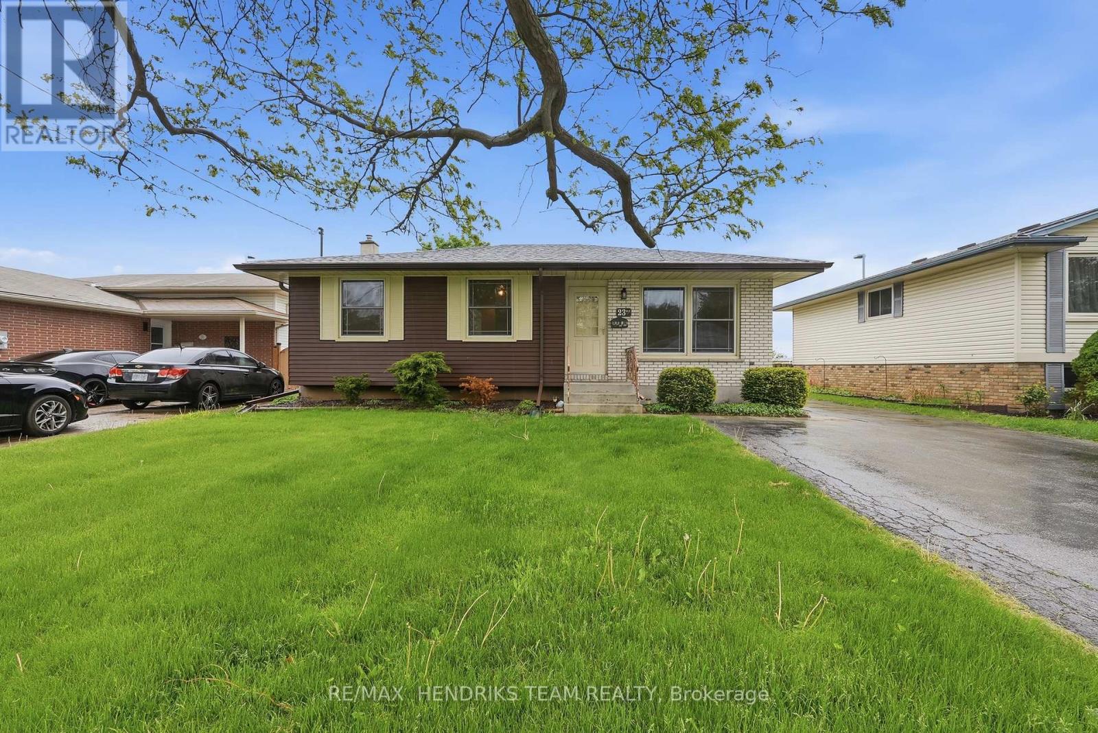 23 Crescentwood Drive, St. Catharines, Ontario  L2N 4K7 - Photo 3 - X13177346