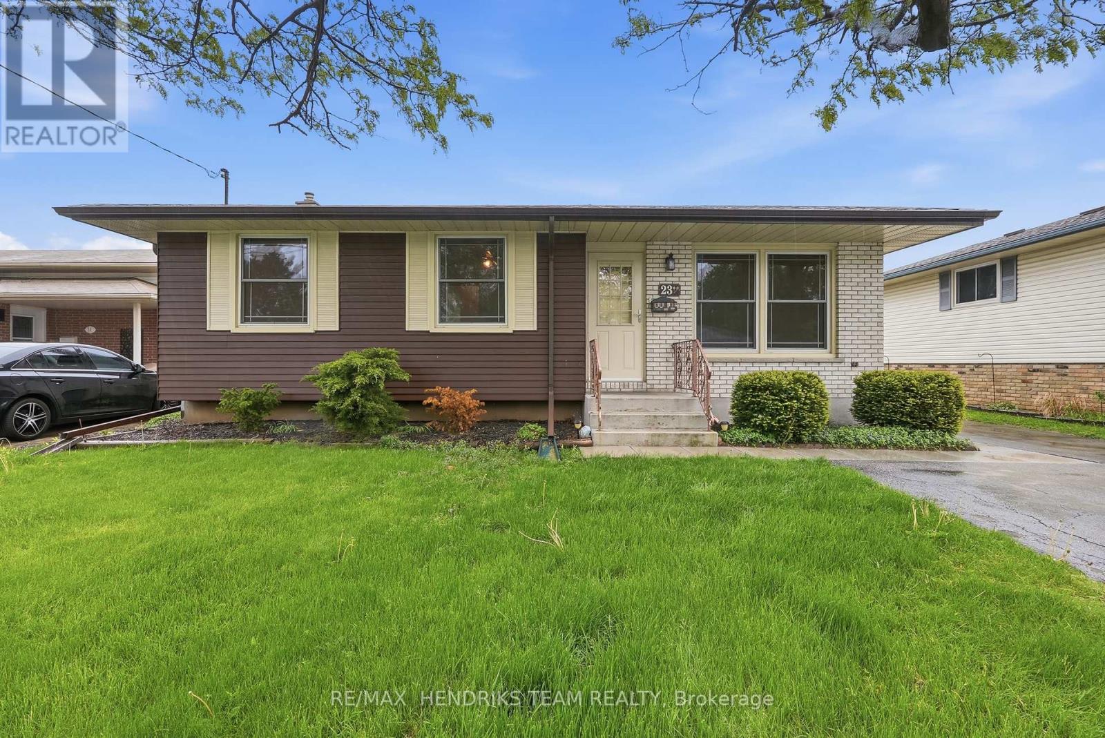 23 Crescentwood Drive, St. Catharines, Ontario  L2N 4K7 - Photo 4 - X13177346