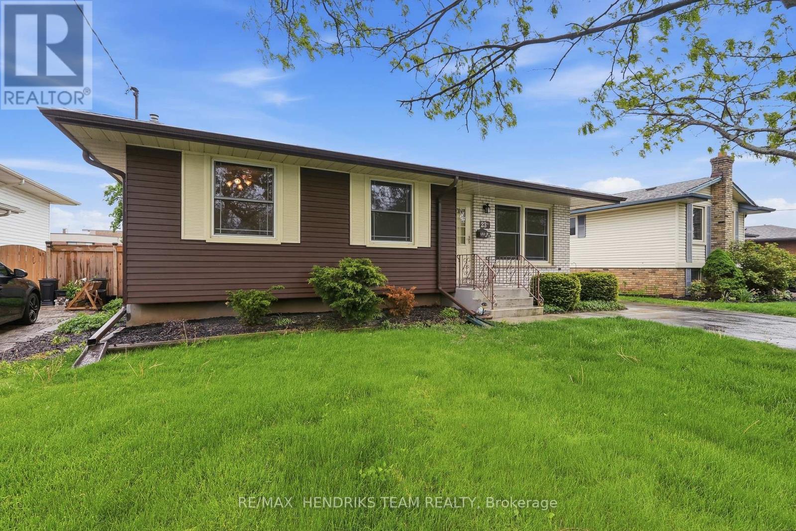 23 Crescentwood Drive, St. Catharines, Ontario  L2N 4K7 - Photo 5 - X13177346