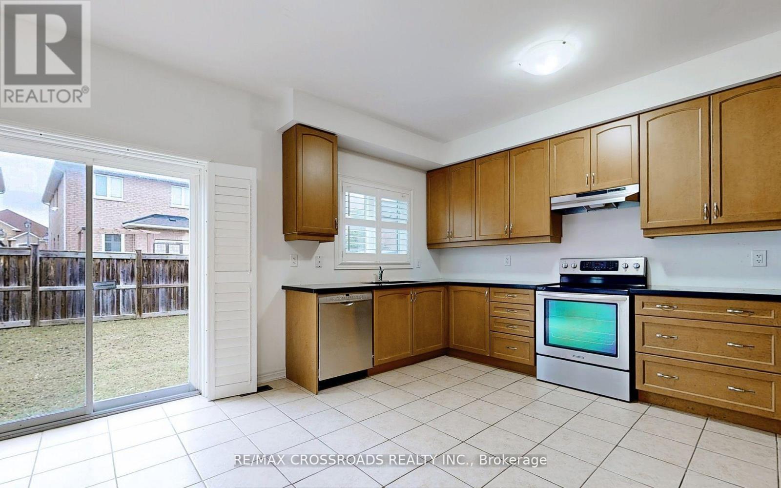 73 Eakin Mill Road, Markham, Ontario  L6E 1N9 - Photo 13 - N12636512