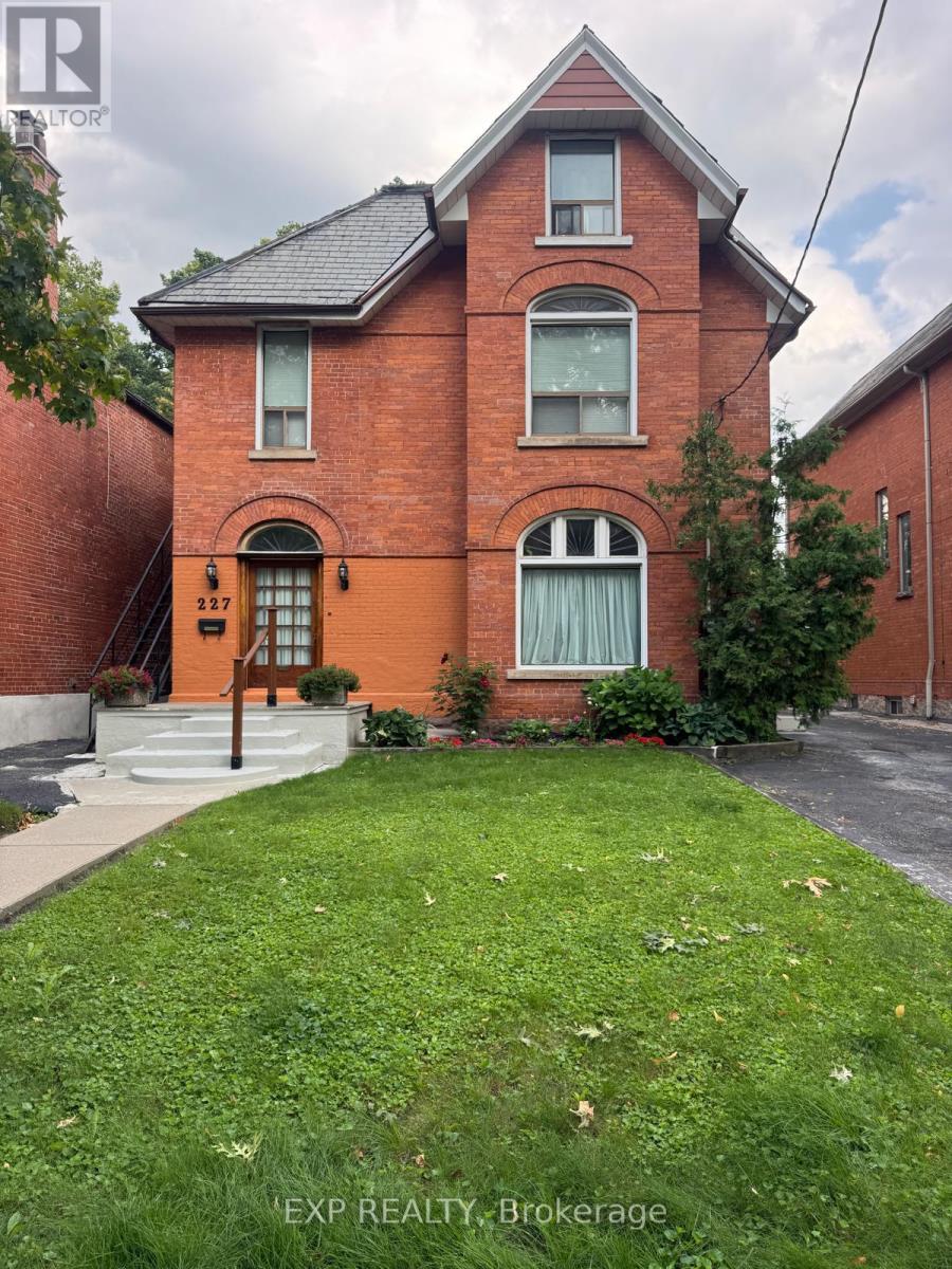 4 - 227 Evelyn Avenue, Toronto, Ontario  M6P 2Z8 - Photo 2 - W12815258