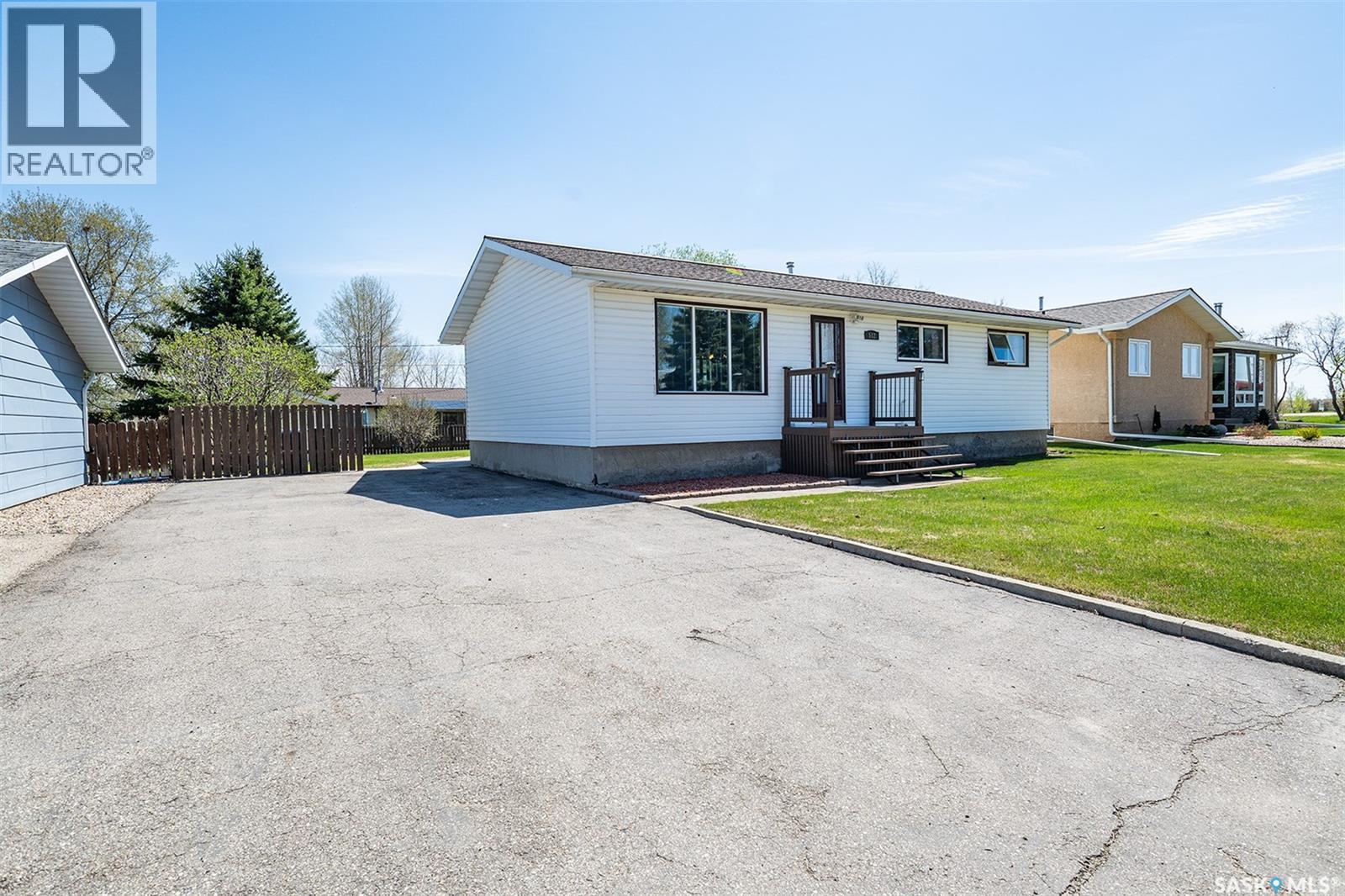512 9th Street E, Wynyard, Saskatchewan  S0A 4T0 - Photo 2 - SK037120