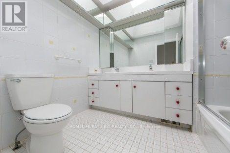 17 Royal Oak Drive, Toronto, Ontario  M3C 2M3 - Photo 17 - C13177242