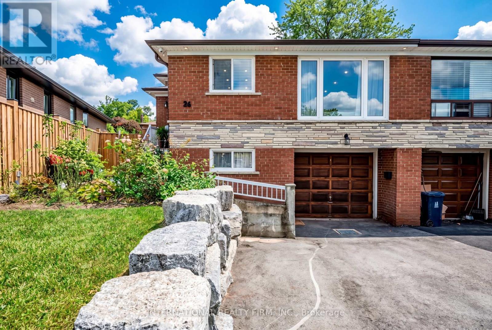 26 Dellbrook Crescent, Toronto, Ontario  M9L 1E2 - Photo 4 - W12993864