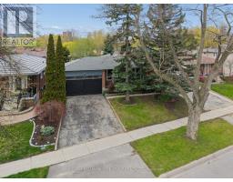 30 BRIARBLUFF AVENUE, Toronto, Ontario