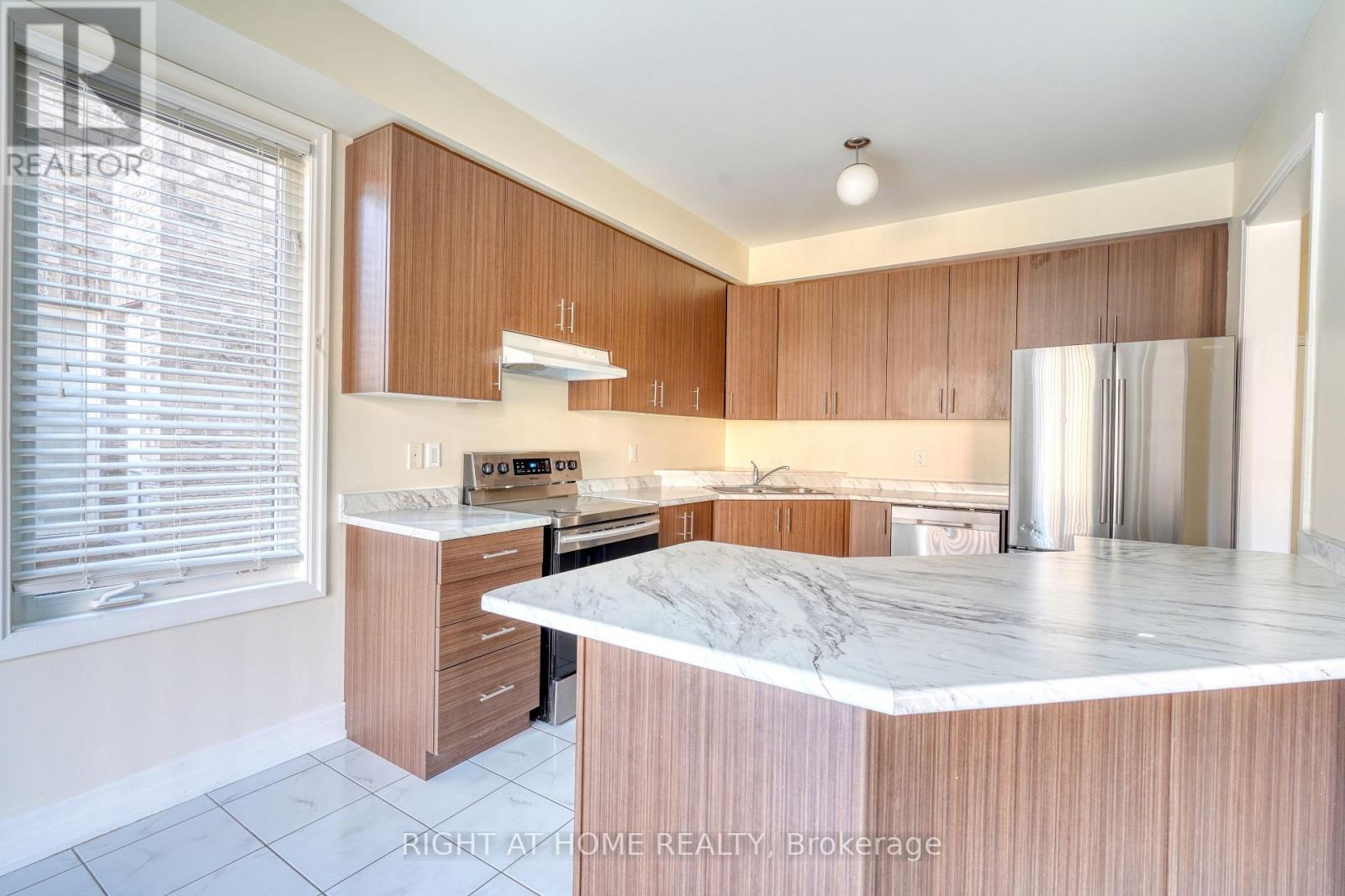17 Mercury Avenue, Georgina, Ontario  L4P 0H1 - Photo 5 - N13177310