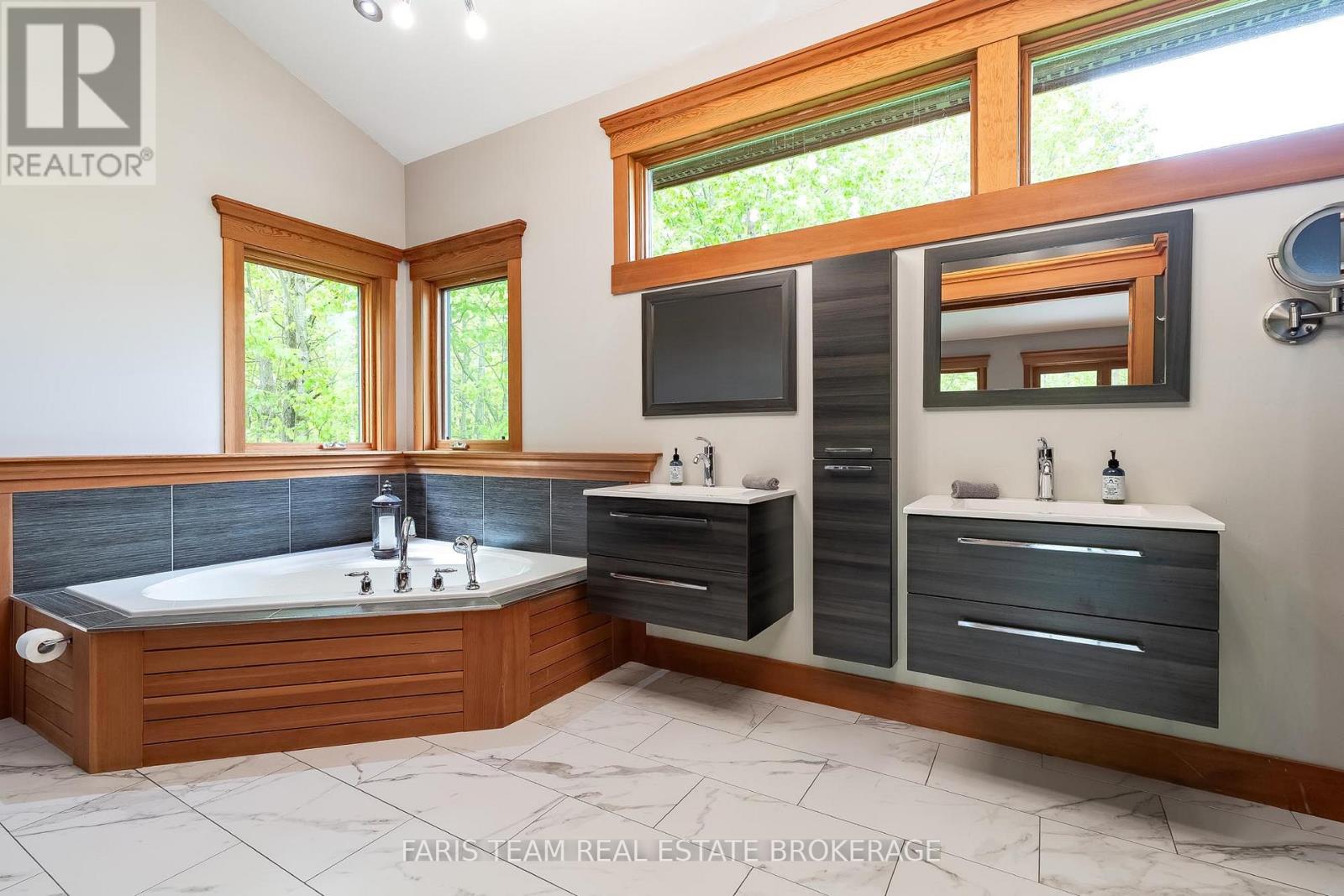22 Houben Crescent, Oro-Medonte, Ontario  L0L 1T0 - Photo 19 - S13177388