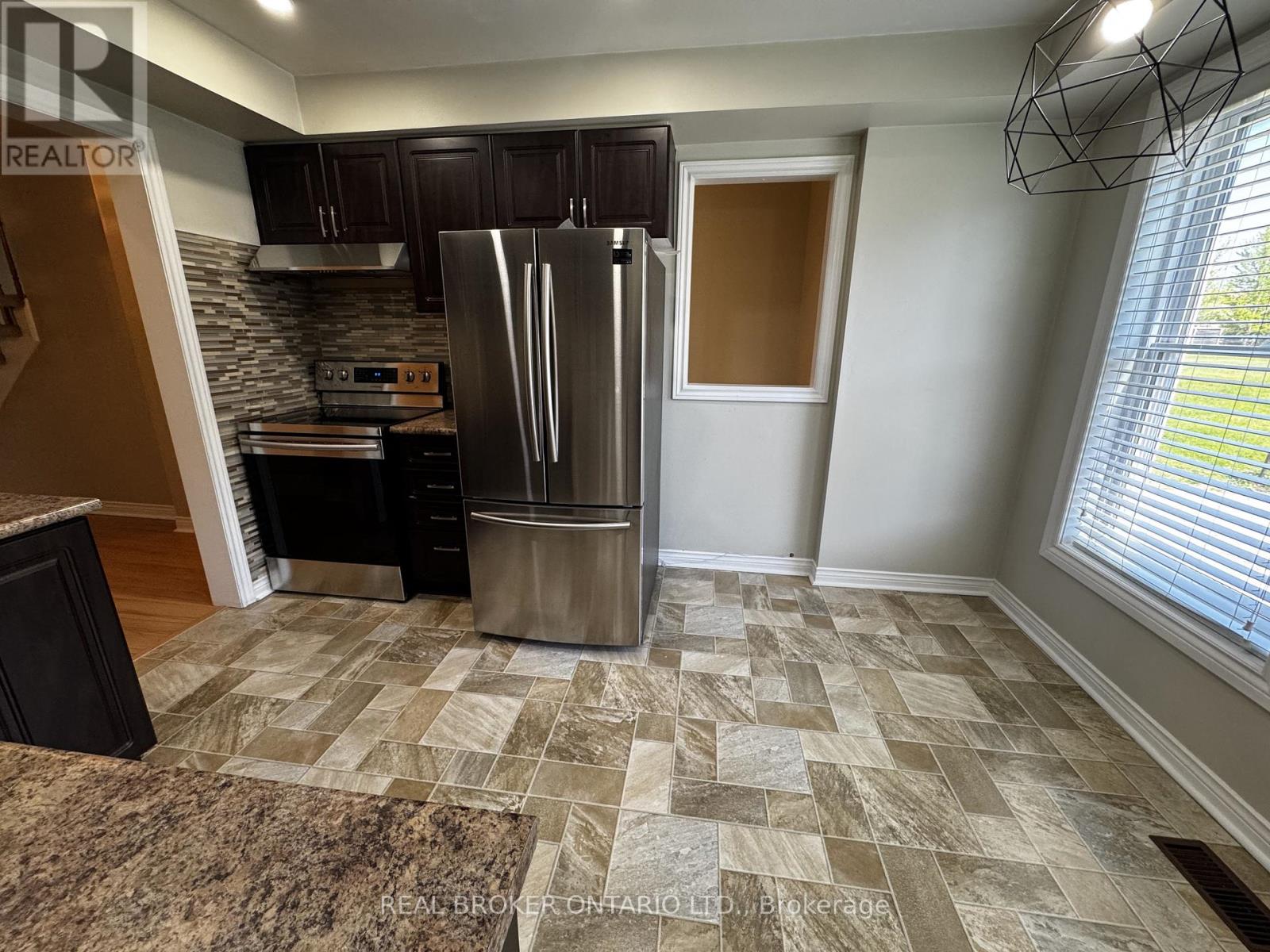 72 Wyatt Lane S, Aurora, Ontario  L4G 7E4 - Photo 2 - N13177006