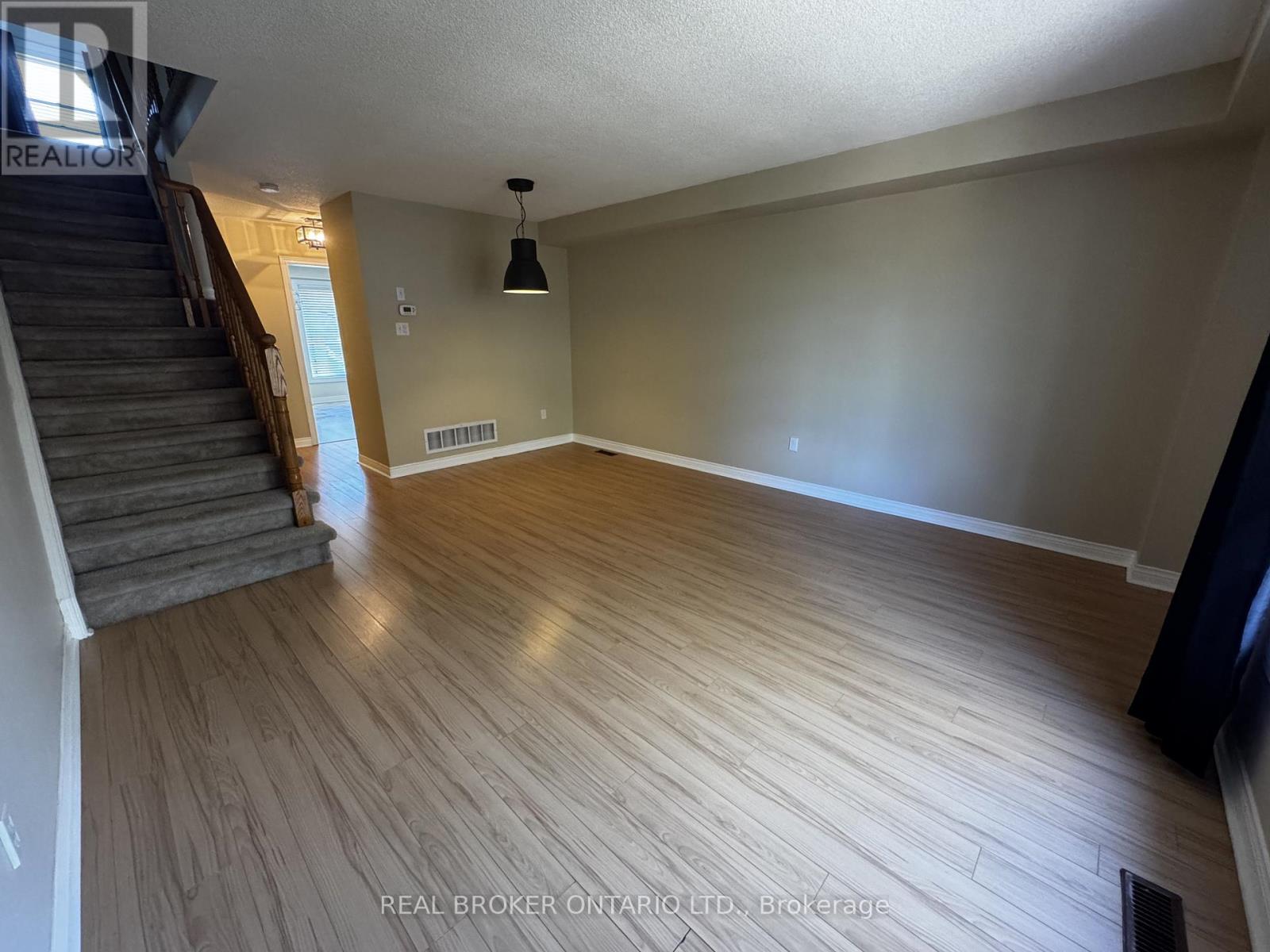 72 Wyatt Lane S, Aurora, Ontario  L4G 7E4 - Photo 5 - N13177006