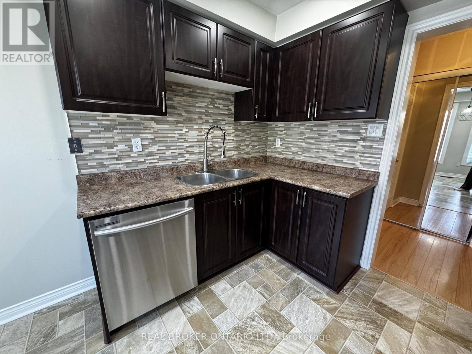 72 Wyatt Lane S, Aurora, Ontario  L4G 7E4 - Photo 3 - N13177006