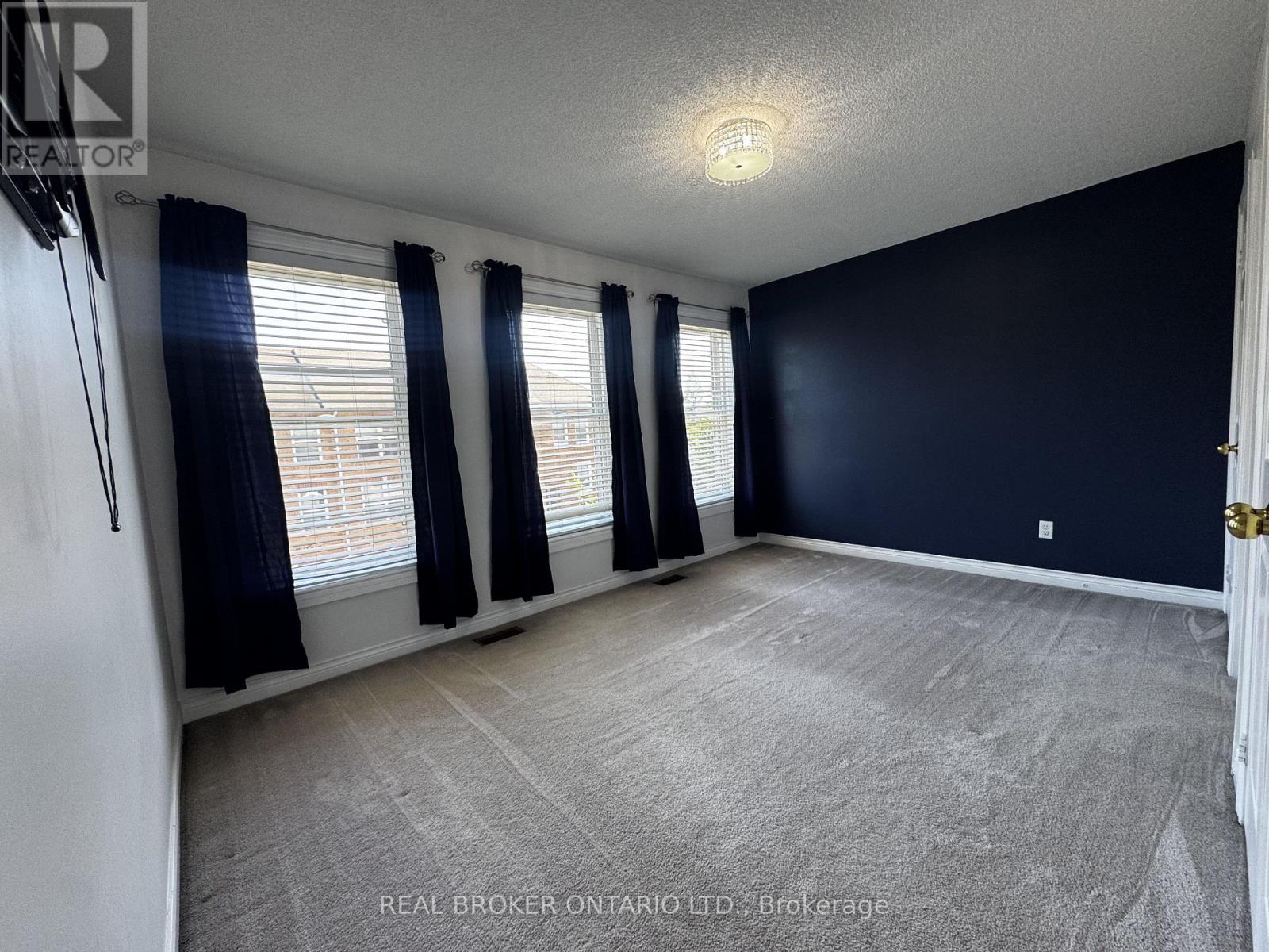 72 Wyatt Lane S, Aurora, Ontario  L4G 7E4 - Photo 6 - N13177006