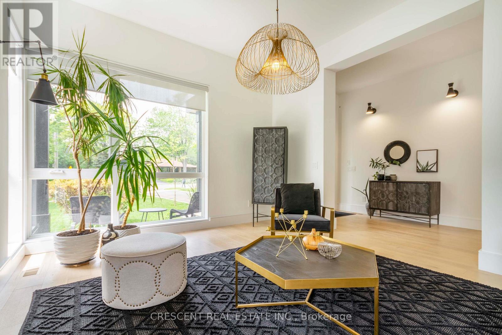 151 Shaver Avenue N, Toronto, Ontario  M9B 4N9 - Photo 4 - W13177226
