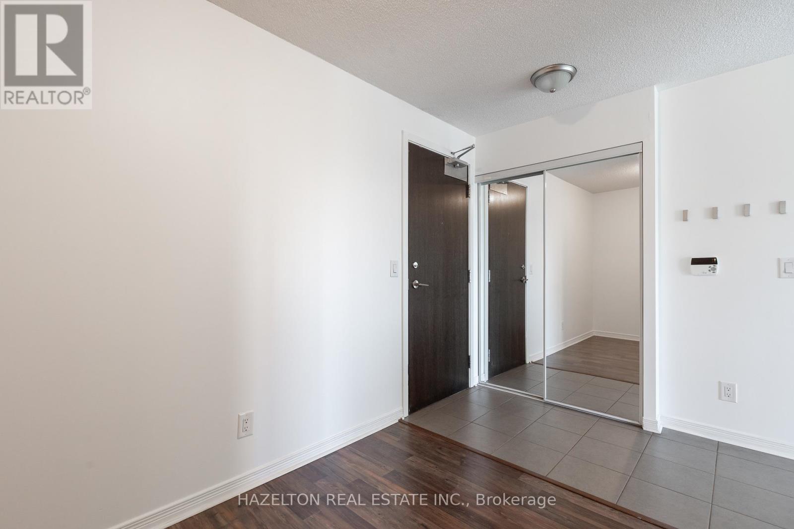 504 - 3 Michael Power Place, Toronto, Ontario  M9A 0A2 - Photo 5 - W13177254