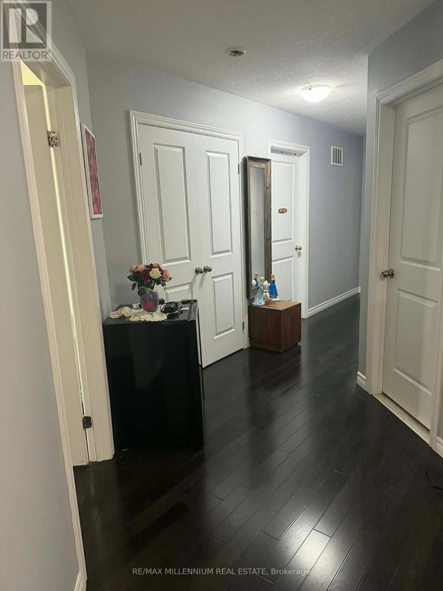 29 Monkton Circle, Brampton, Ontario  L6Y 0X7 - Photo 2 - W13177328