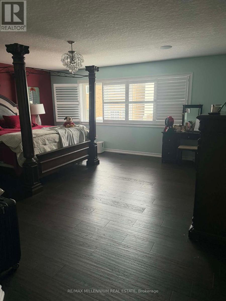 29 Monkton Circle, Brampton, Ontario  L6Y 0X7 - Photo 5 - W13177328
