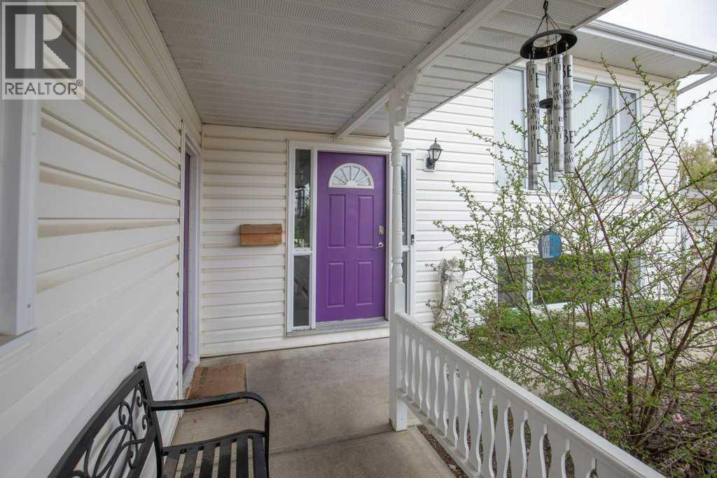 5304 37a Street, Innisfail, Alberta  T4G 1E5 - Photo 3 - A2311249