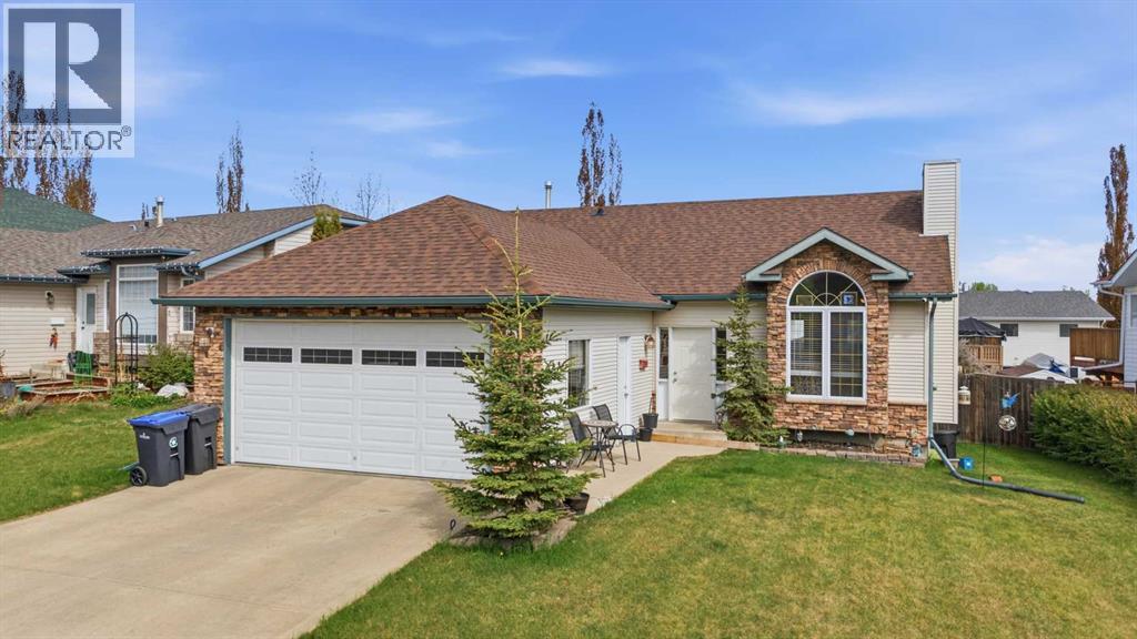 16 Peterson Way, Sylvan Lake, Alberta  T4S 1W8 - Photo 1 - A2314497